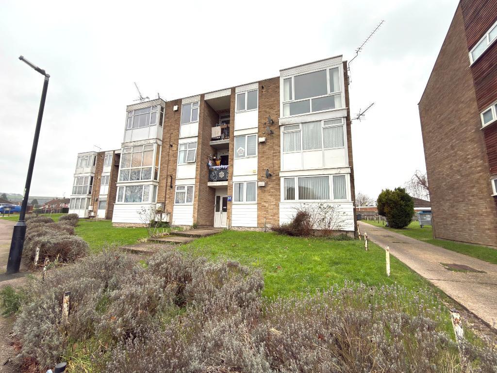 44 Duncombe Drive, Dunstable, Bedfordshire, LU5 4QZ