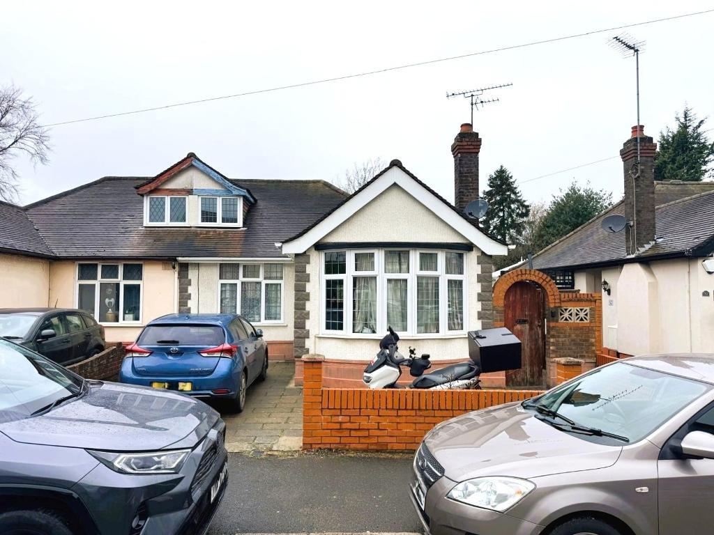 Overstone Road, Challney, Luton, Bedfordshire, LU4 8QZ